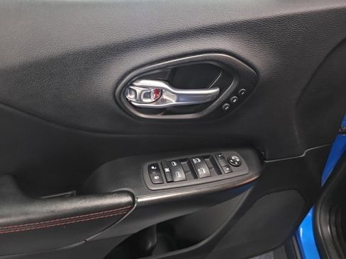 Used 2022 Jeep Cherokee Trailhawk w/ Sun, Sound & Nav Group image 15