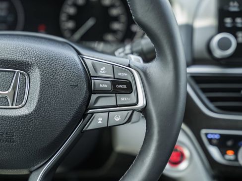Used 2018 Honda Accord Touring image 29