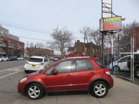 Used 2008 Suzuki SX4 AWD Hatchback w/ Touring Pkg image 7