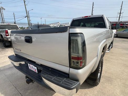 Used 2006 Chevrolet Silverado 2500 LT w/ Heavy-Duty Power Package RWD image 7