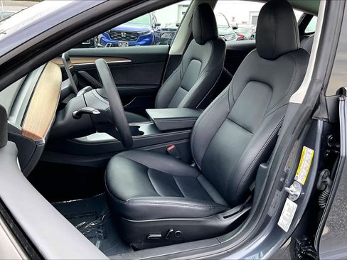 Used 2023 Tesla Model 3 Standard Range image 8