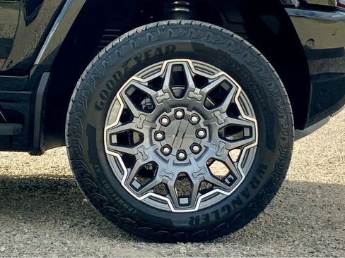 New 2025 GMC Hummer EV 3X w/ LPO, Illumination Package image 19