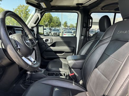 Used 2019 Jeep Wrangler Unlimited Sahara AWD/4WD image 16