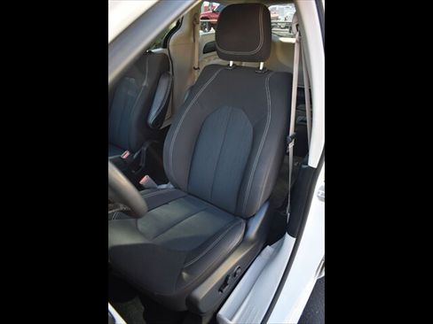 Used 2022 Chrysler Voyager LX w/ Fleet Security Group FWD image 17