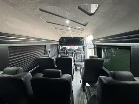 Used 2023 Mercedes-Benz Sprinter 3500 image 23