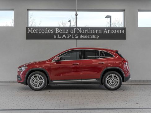 Used 2021 Mercedes-Benz GLA 250 4MATIC image 2