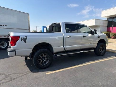 Used 2017 Nissan Titan SL AWD/4WD image 4