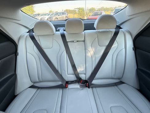 Used 2025 Hyundai Elantra Limited FWD image 15