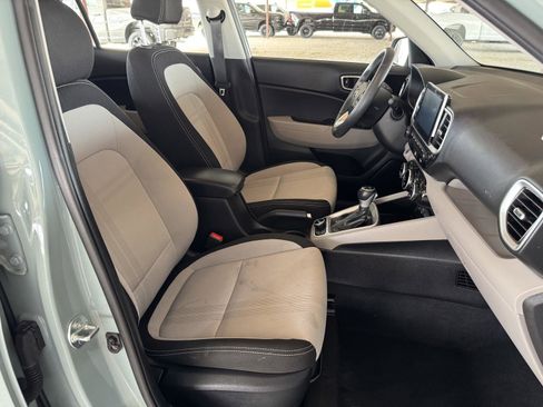 Used 2025 Hyundai Venue SEL image 36