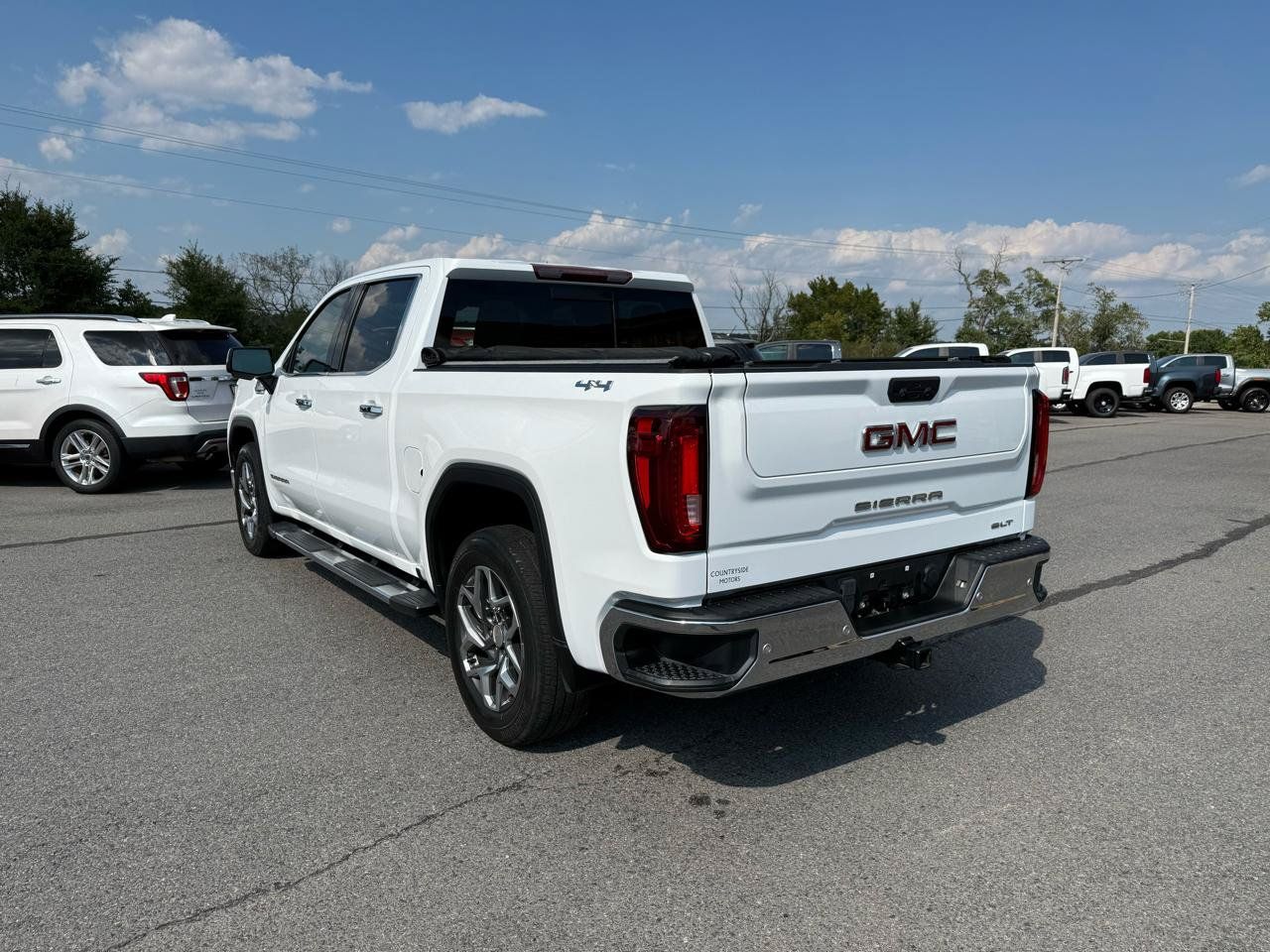 Used 2022 GMC Sierra 1500 SLT w/ SLT Premium Plus Package AWD/4WD image 4