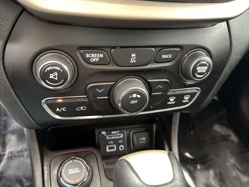 Used 2016 Jeep Cherokee Sport w/ Cold Weather Group AWD/4WD image 10