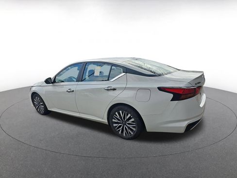 Used 2025 Nissan Altima 2.5 SV image 5