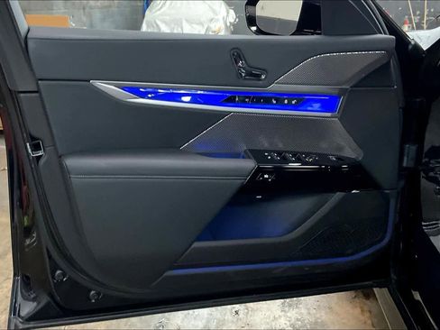 Used 2025 BMW 740i w/ Premium Package image 26