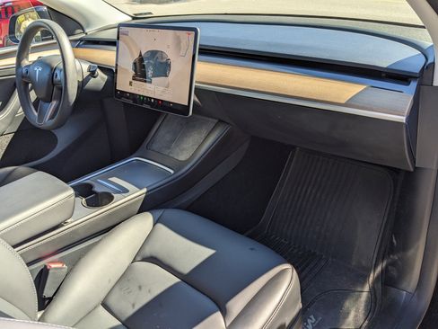 Used 2023 Tesla Model Y Long Range image 13