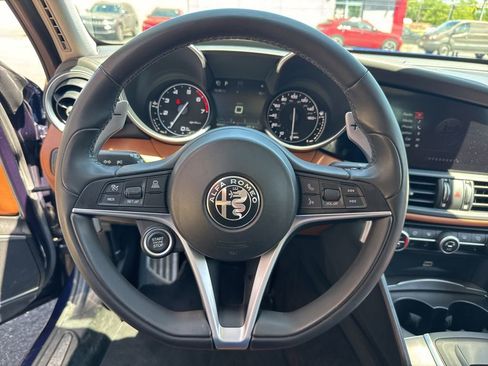 Used 2018 Alfa Romeo Giulia Ti Sport w/ Quick Order Package 22S Sport AWD/4WD image 34