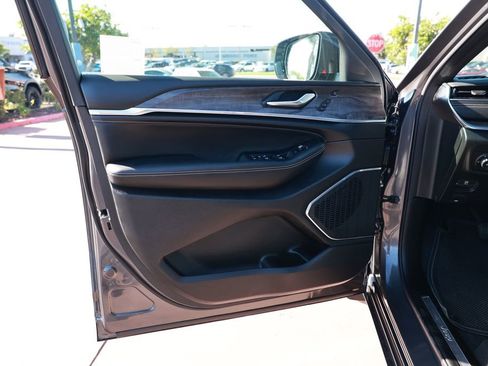 New 2025 Jeep Grand Cherokee Overland image 11