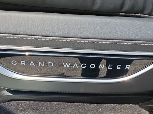 Used 2022 Jeep Grand Wagoneer Series II w/ Convenience Group III AWD/4WD image 30