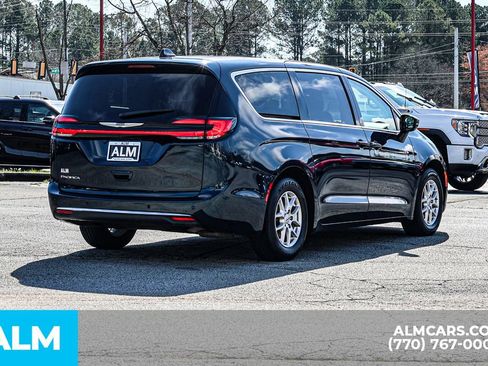 Used 2024 Chrysler Pacifica Touring-L image 6