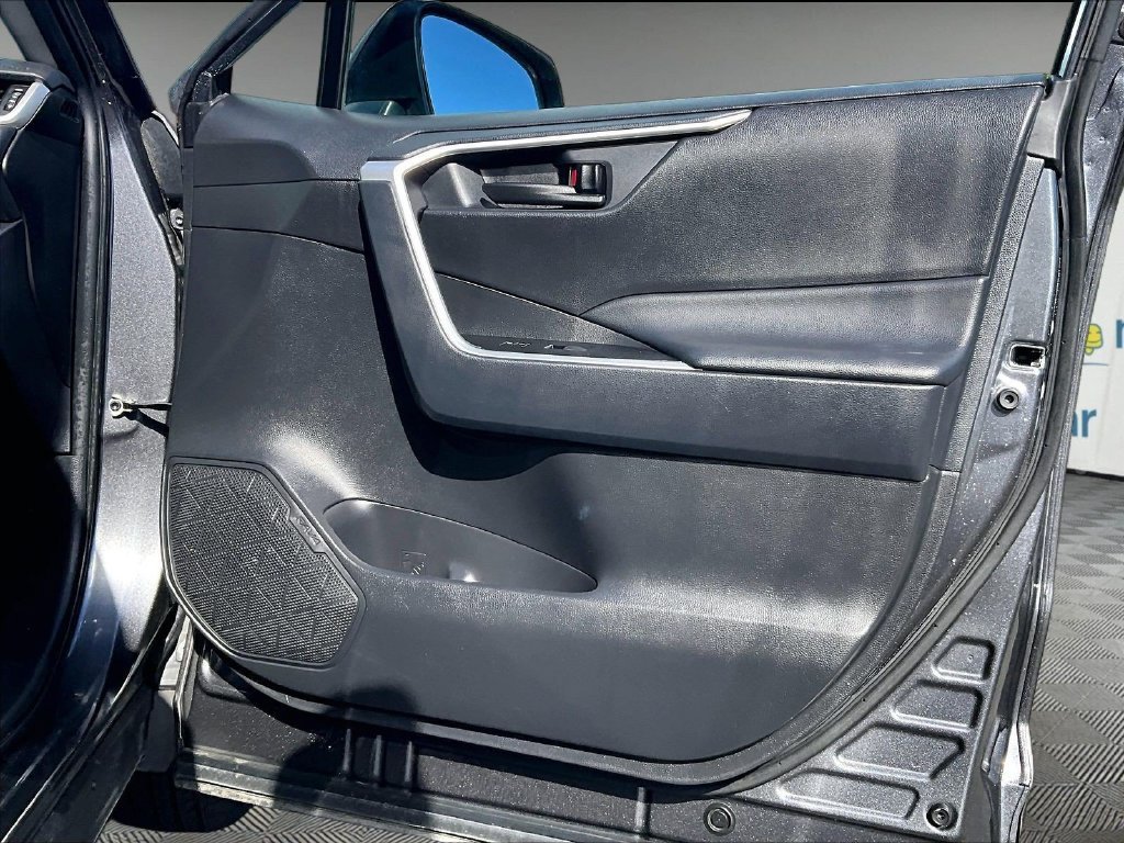 Used 2025 Toyota RAV4 LE AWD/4WD image 12