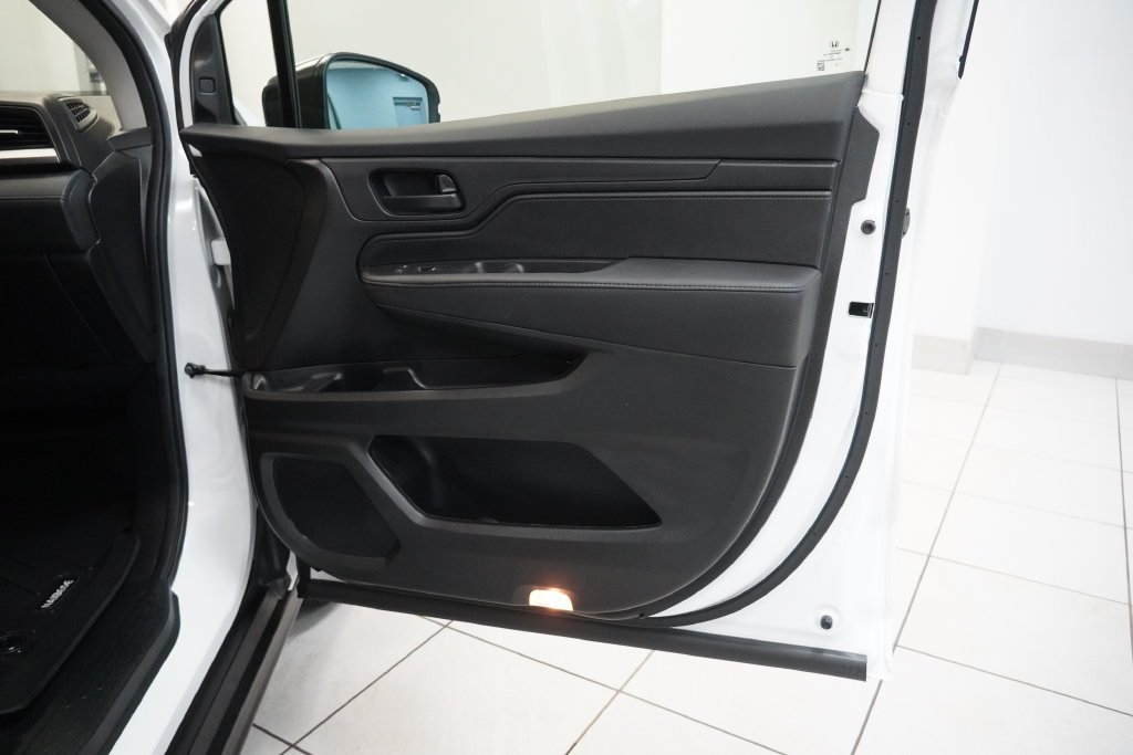 Used 2025 Honda Odyssey EX-L image 13
