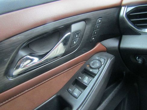 Used 2018 Chevrolet Traverse High Country image 19