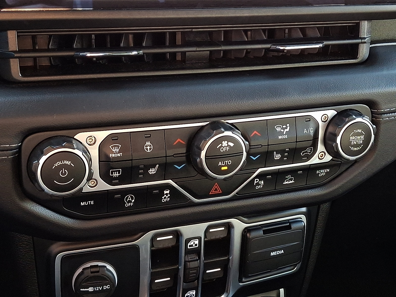 Used 2025 Jeep Gladiator Mojave AWD/4WD image 15