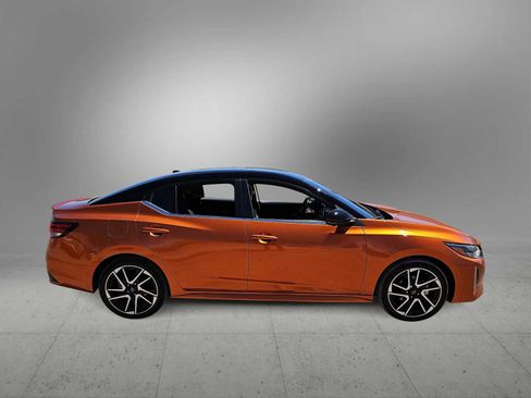 Used 2025 Nissan Sentra SR w/ SR Premium Package image 9