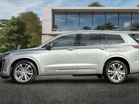 Certified 2025 Cadillac XT6 Premium Luxury image 7