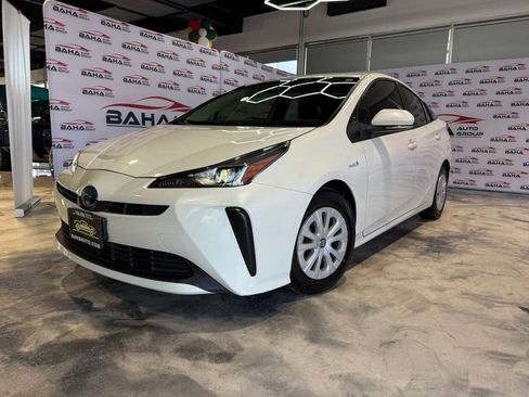 Used 2019 Toyota Prius L Eco FWD image 2