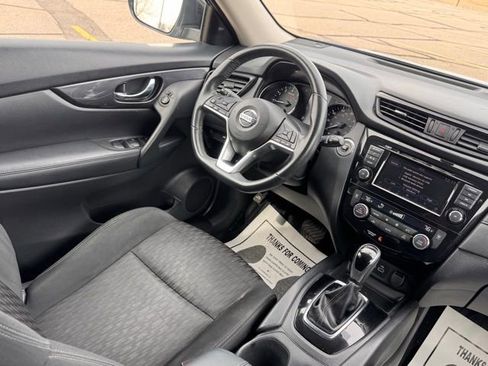 Used 2018 Nissan Rogue SV image 13