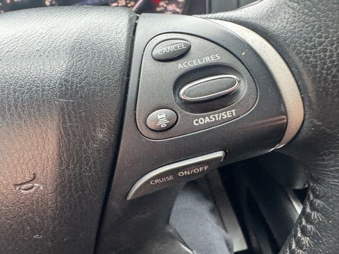 Used 2019 Nissan Pathfinder SV image 19