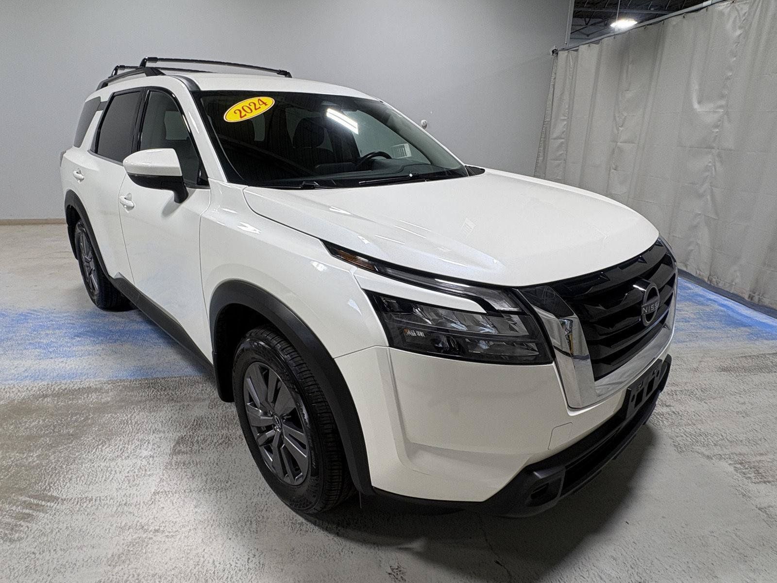 Used 2024 Nissan Pathfinder SV AWD/4WD image 15