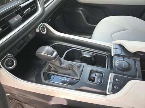 Used 2025 Toyota Grand Highlander FWD image 25