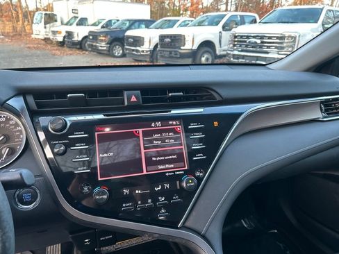 Used 2018 Toyota Camry L image 16