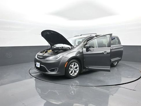 Used 2018 Chrysler Pacifica Touring-L Plus w/ Tire & Wheel Group FWD image 41