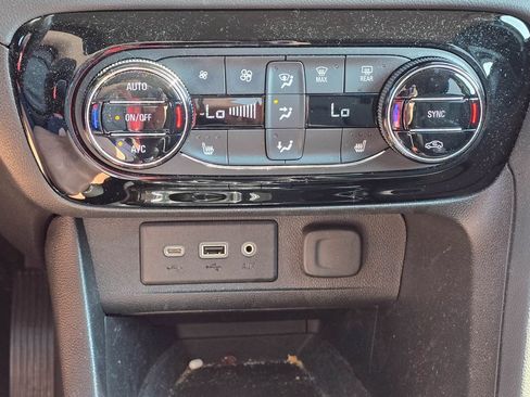 Used 2022 Buick Encore GX Select FWD image 17