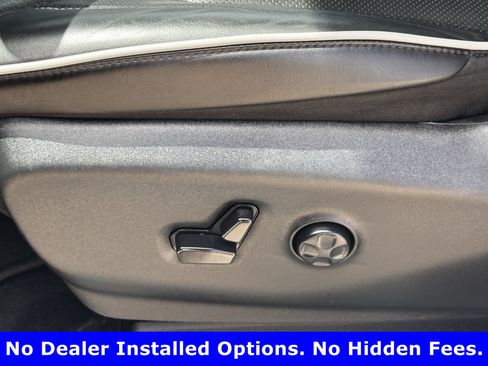 Used 2025 Chrysler Pacifica Limited FWD image 29