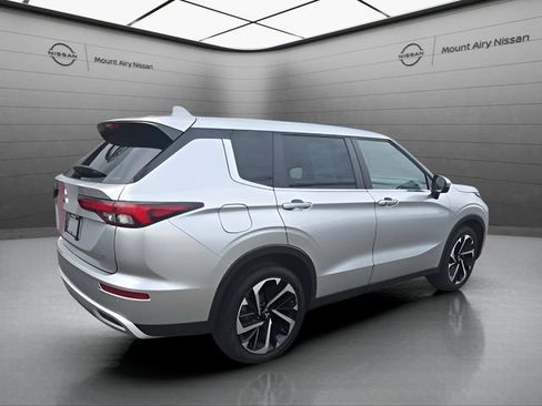 Used 2024 Mitsubishi Outlander SE AWD/4WD image 4