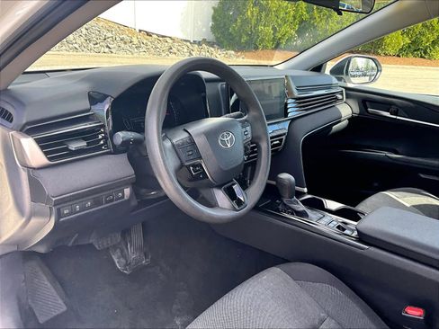 Used 2025 Toyota Camry LE image 8