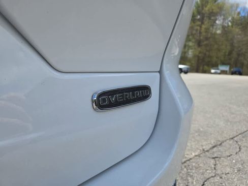 Used 2022 Jeep Grand Cherokee Overland w/ Luxury Tech Group IV AWD/4WD image 41