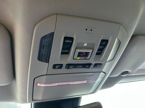 Used 2023 Toyota Highlander Limited image 31