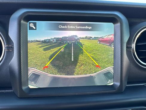 Certified 2021 Jeep Gladiator Overland AWD/4WD image 23