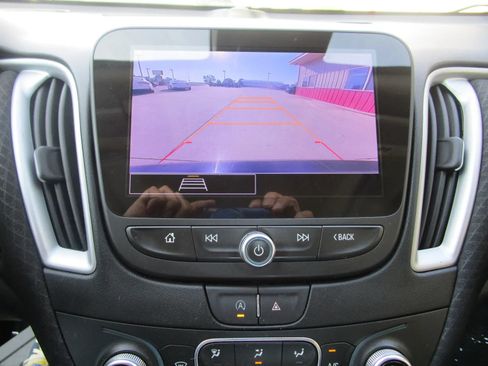 Used 2024 Chevrolet Malibu LT FWD image 34