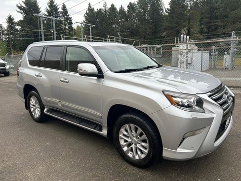 Used 2017 Lexus GX 460 Premium w/ Premium Package AWD/4WD image 3