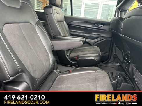 Used 2023 Jeep Grand Cherokee L Laredo image 19