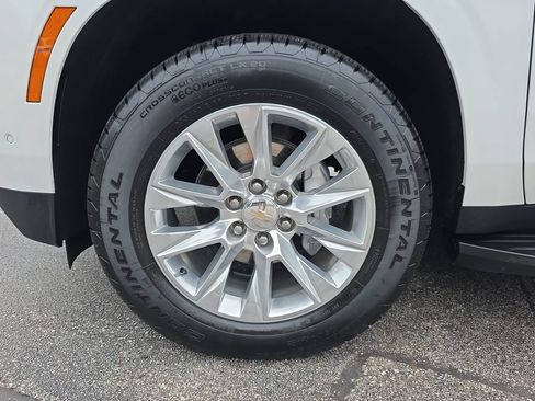 Used 2025 Chevrolet Suburban Premier RWD image 9