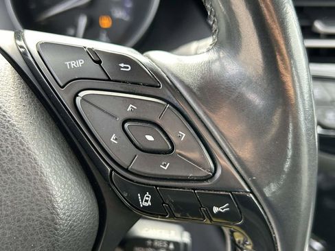 Used 2019 Toyota C-HR XLE image 21