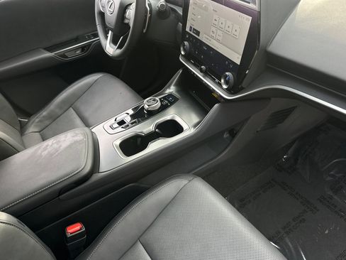 Used 2023 Lexus RZ 450e Premium image 30