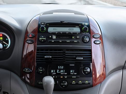 Used 2005 Toyota Sienna XLE image 17