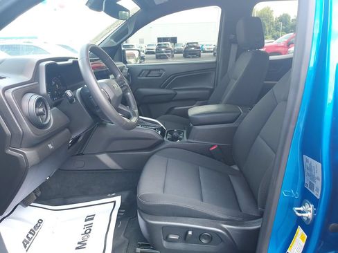 Used 2024 Chevrolet Colorado Trail Boss w/ Technology Package AWD/4WD image 13